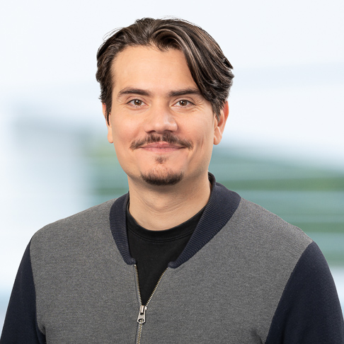 Porträt von Adrian Scholz Alvarado