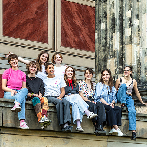 Gruppenfoto vom Achtet-Alis-Team der Staatlichen Museen zu Berlin