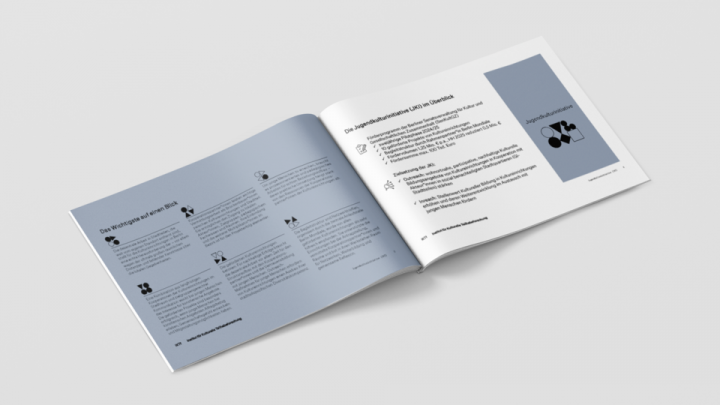 Ansicht eines aufgeschlagenen Berichts